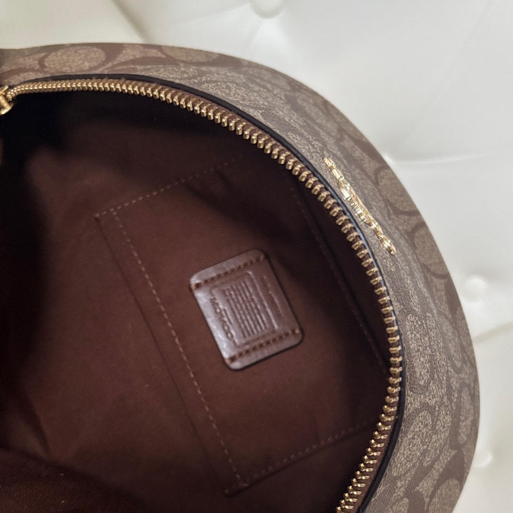 Coach Monogram Crossbody/Fanny pack or waist bag, adjustable strap. New With Tag - Picture 7 of 17
